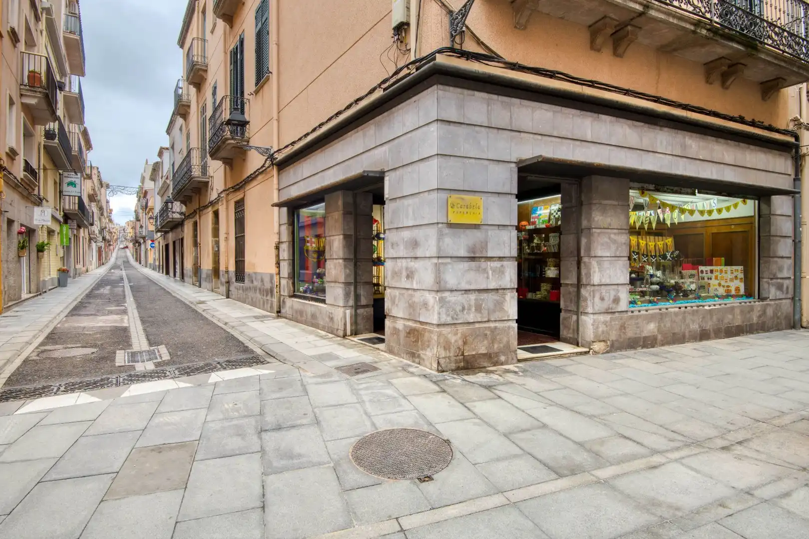 Locale commerciale in vendita a de la Rutlla 25