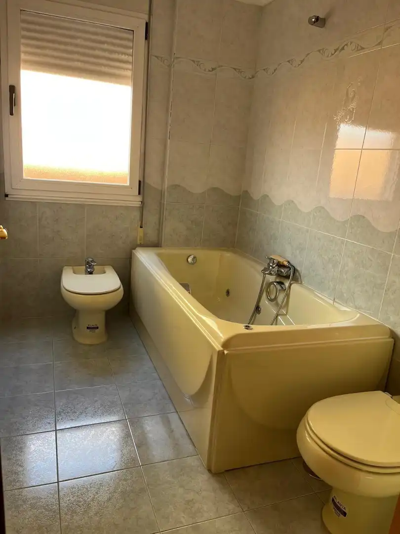 Bany de Casa o xalet en venda en Ponferrada amb Parquet