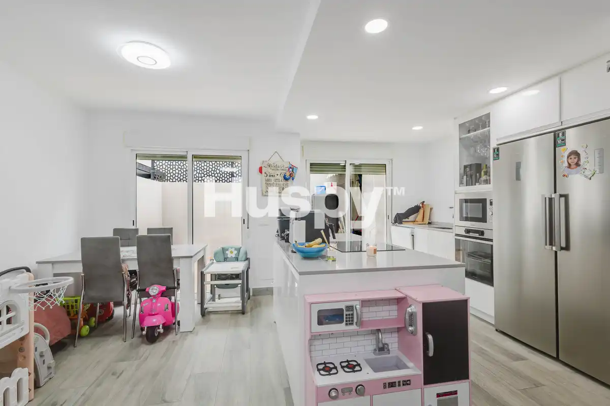 Casa a schiera con terrazza in vendita a Calle Matrona Dionisia Perles B, imagen 4