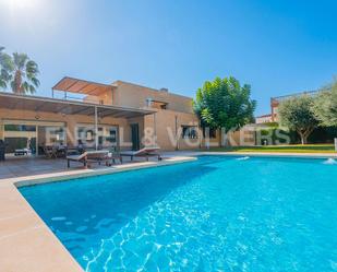 Vista exterior de Casa o xalet en venda en Alicante / Alacant amb Aire condicionat, Terrassa i Piscina