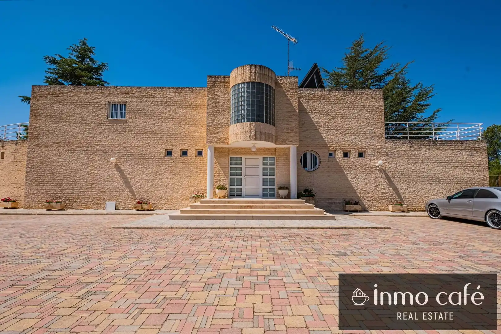 Vista exterior de Casa o xalet en venda en Villena amb Aire condicionat, Calefacció i Terrassa