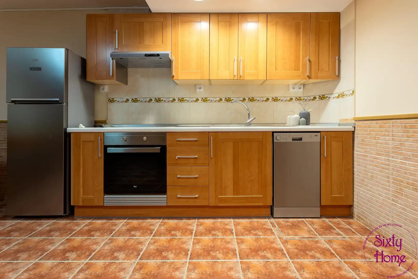 Cuina de Casa adosada en venda en Biota amb Parquet, Terrassa i Moblat