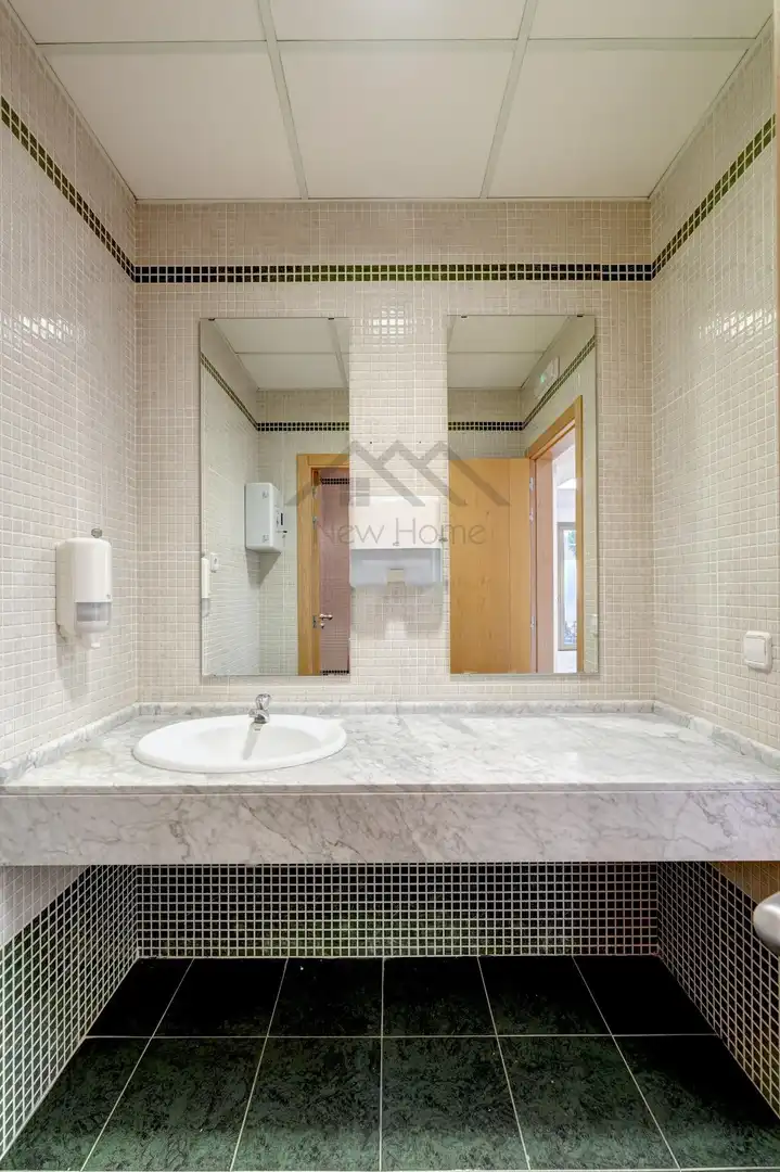 Baño de Oficina de alquiler en Paterna