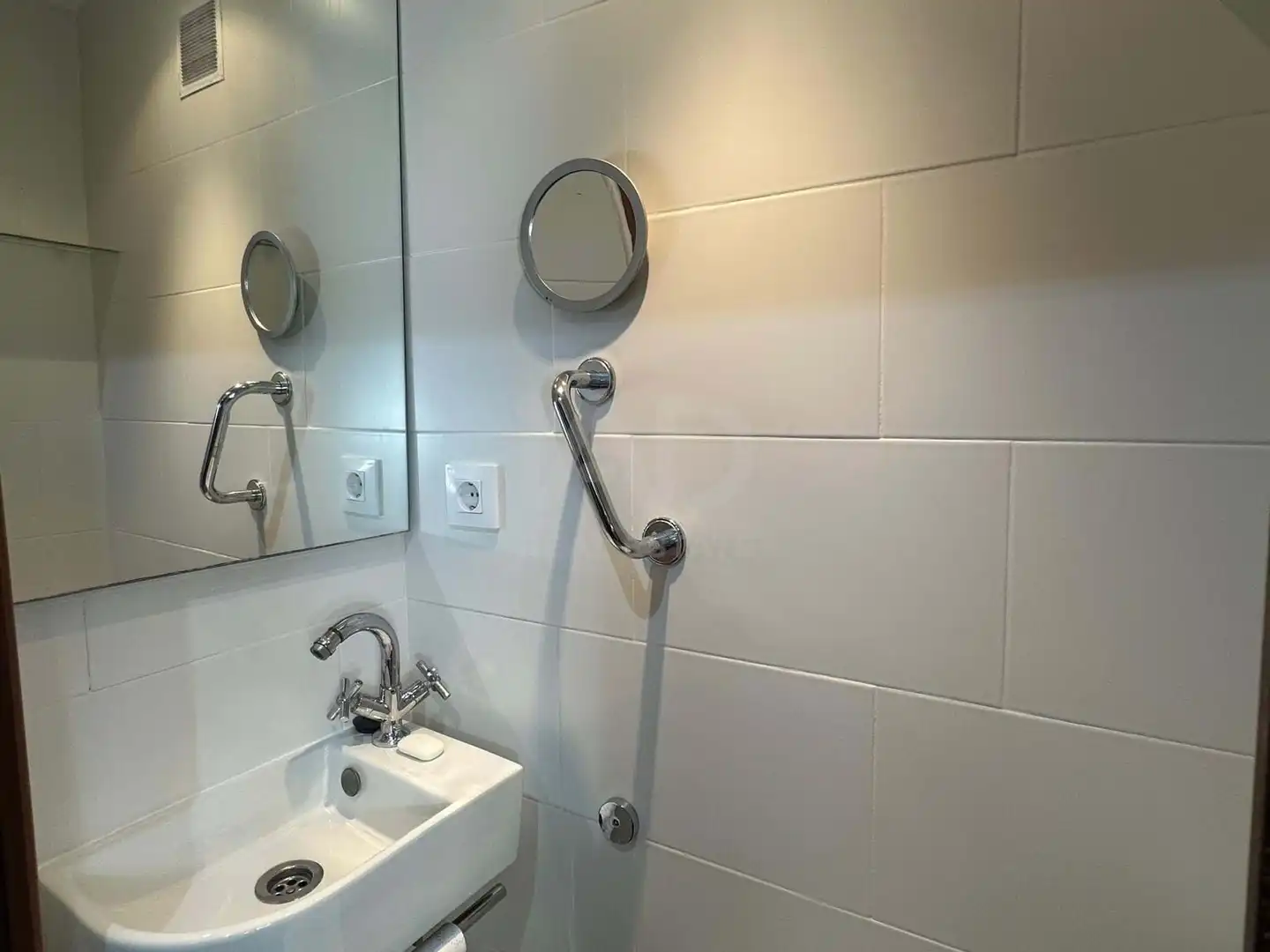 Bathroom of Attic for sale in Vilanova i la Geltrú  with Air Conditioner, Heating and Terrace