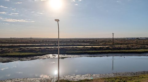 Amplio Piso en Ayamonte con Vistas Despejadas y Gran Potencial