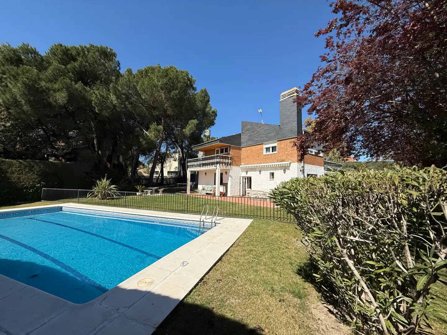 Jardí de Casa o xalet en venda en Las Rozas de Madrid amb Aire condicionat, Calefacció i Jardí privat