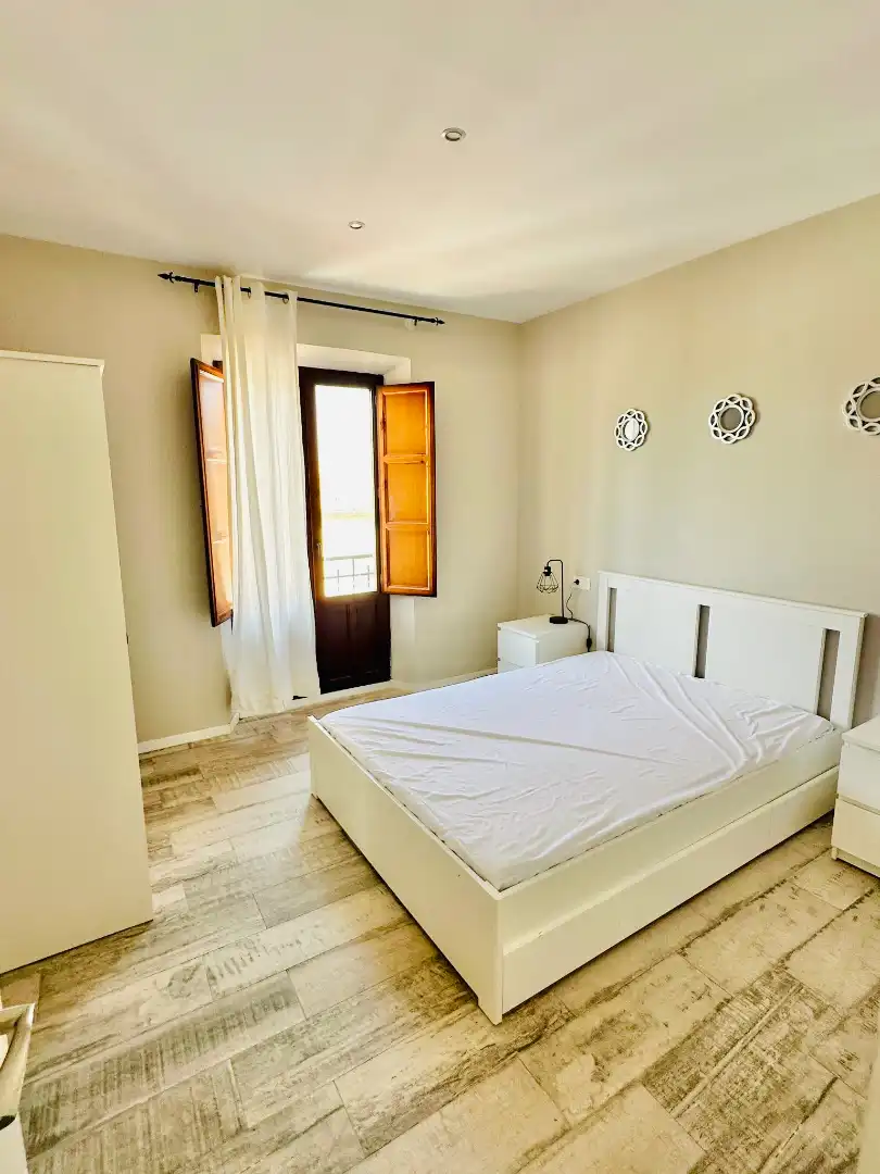 Bedroom of Flat for rent in Granada  with Parquet flooring, Furnished and Washing machine