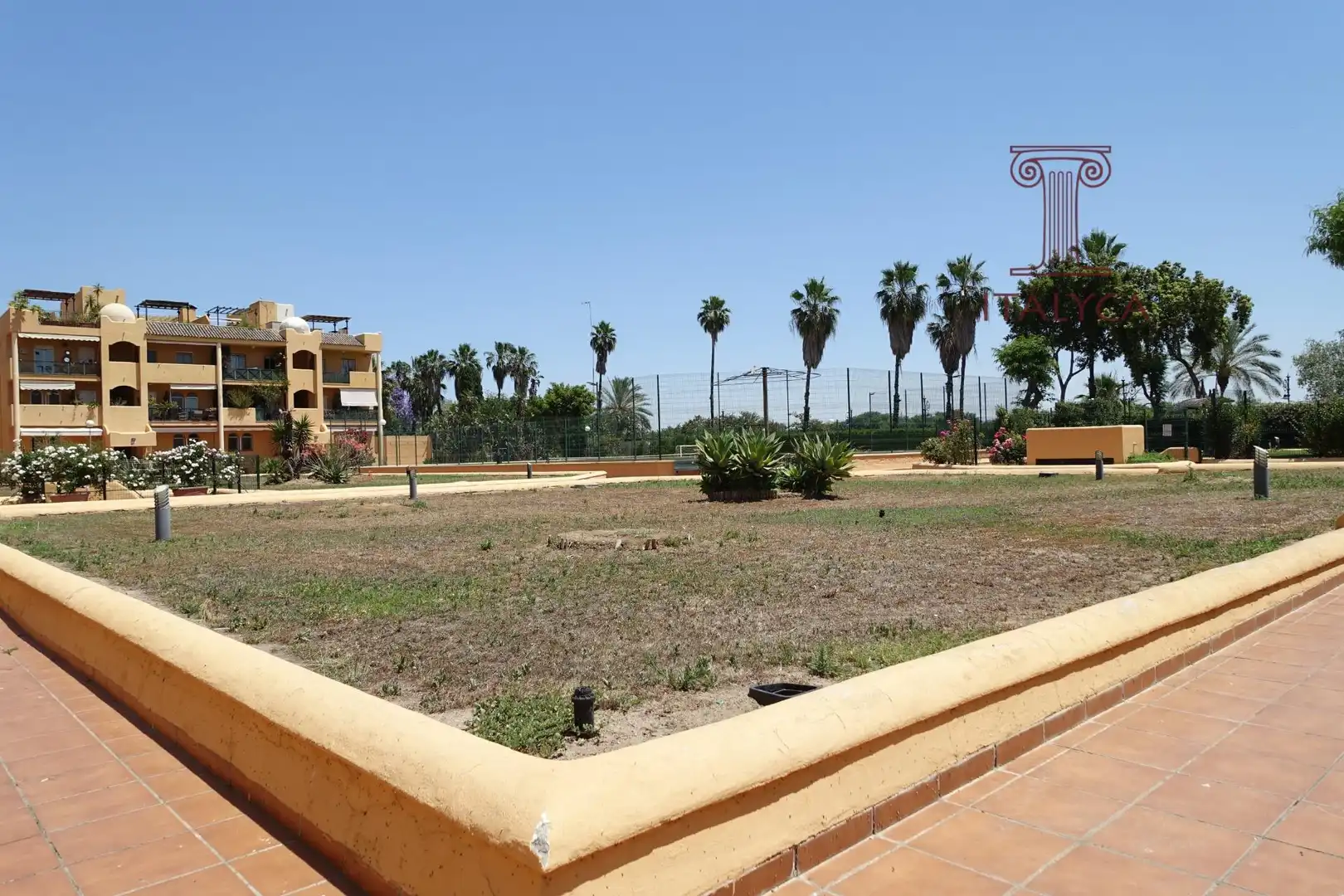 Garten von Einfamilien-Reihenhaus zum Verkauf in San Juan de Aznalfarache mit Klimaanlage, Heizung und Privatgarten
