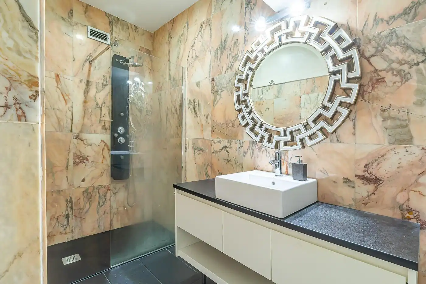 Bathroom of Apartments for rent in Madrid  with Heating and Storage room