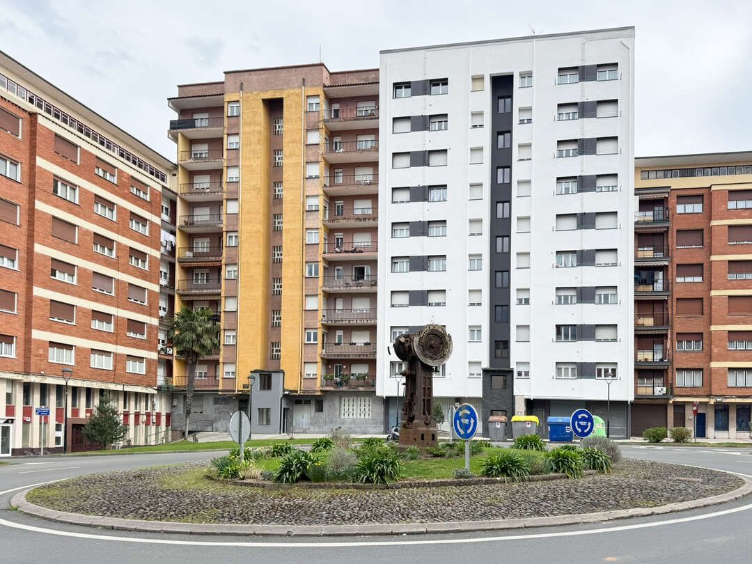 Vista exterior de Pis en venda en Legazpi amb Calefacció, Traster i Moblat