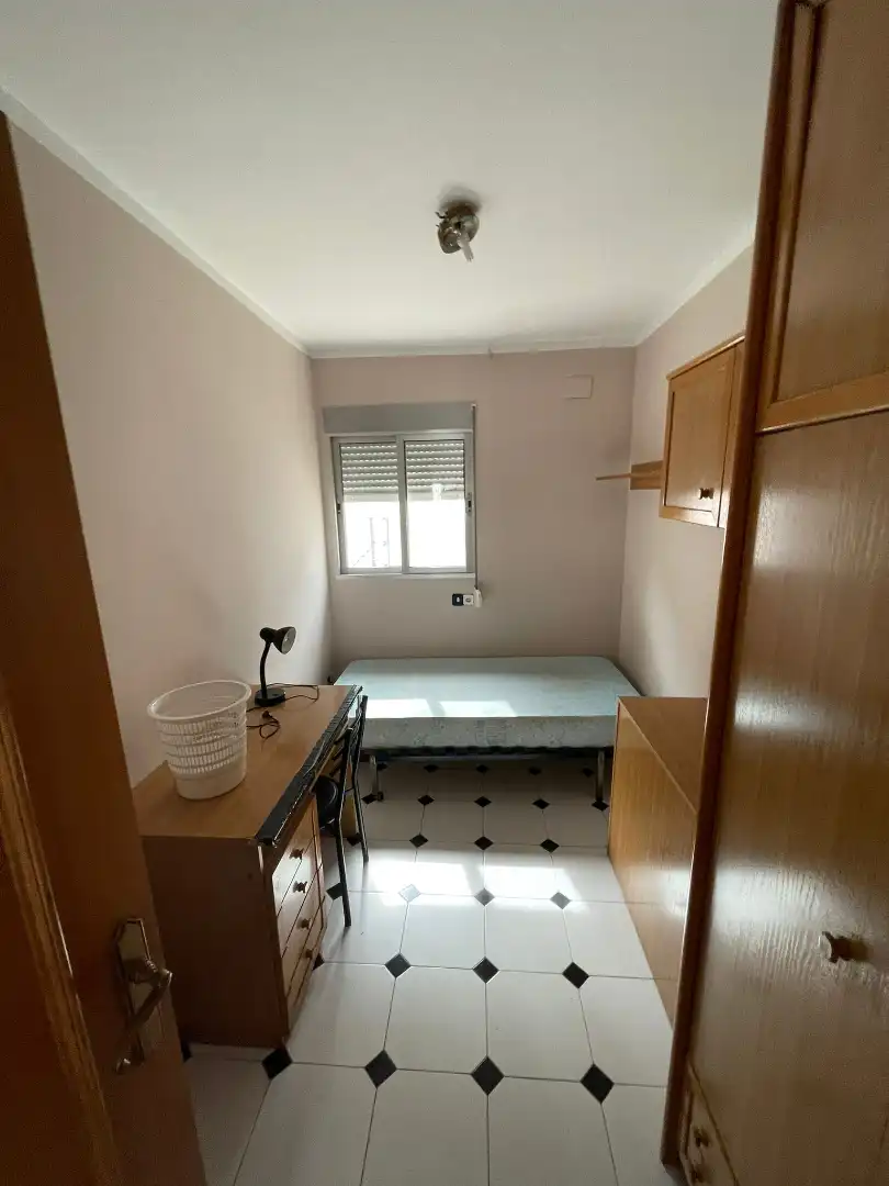 Habitación de Piso de alquiler en Tarragona con Calefacción, Amueblado y Horno