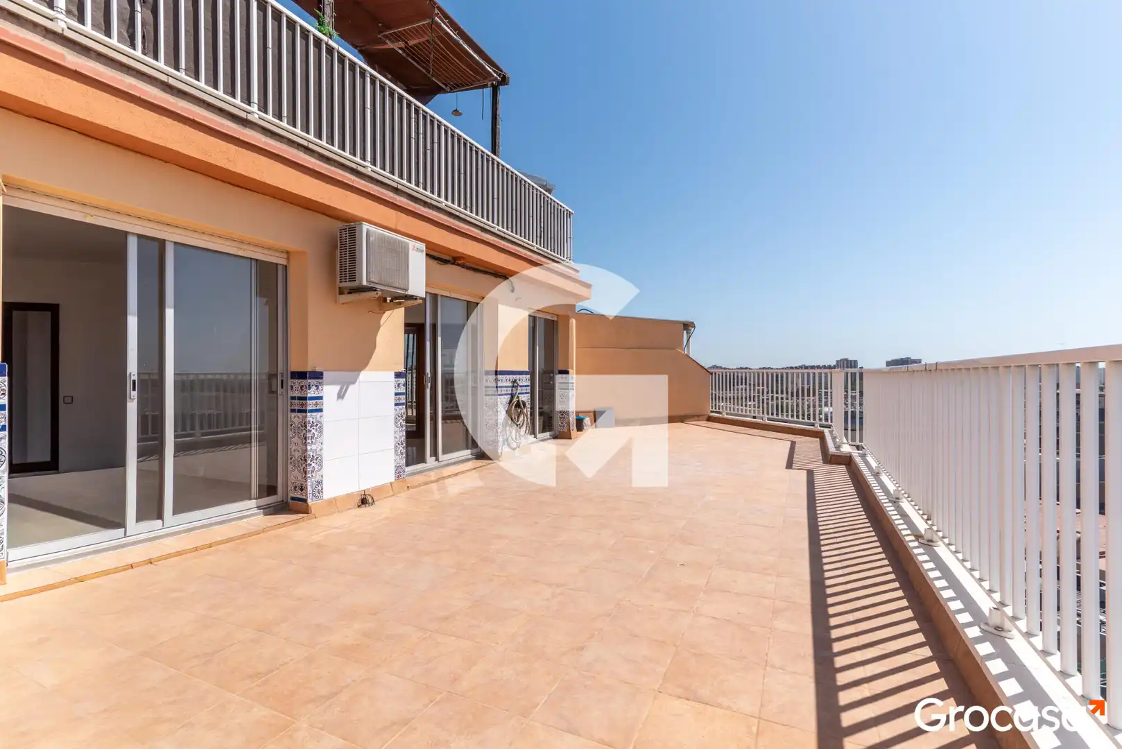 Terraza de Ático en venta en L'Hospitalet de Llobregat con Terraza y Horno