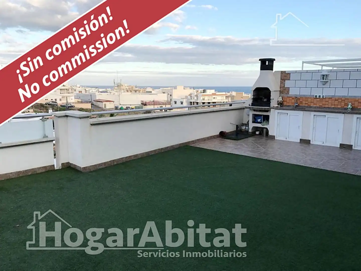 Vista exterior de Casa o xalet en venda en Carboneras amb Aire condicionat, Terrassa i Piscina comunitària