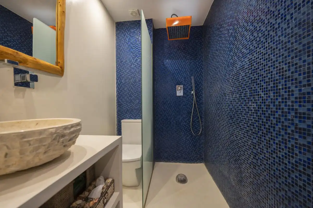 Bathroom of Ground floor for sale in Santa Eulària des Riu  with Air Conditioner, Heating and Private garden