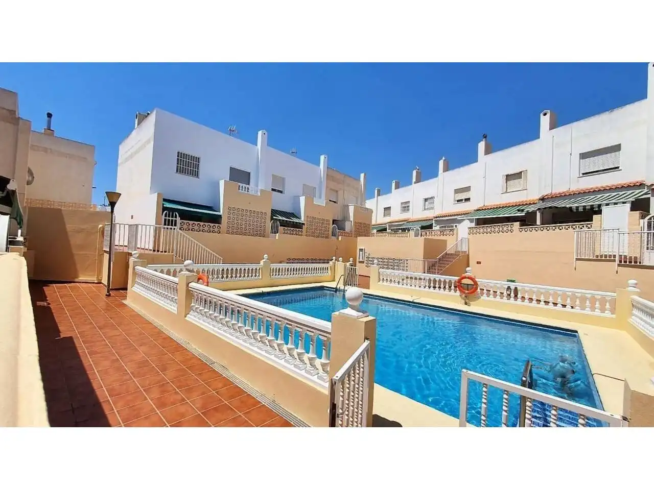 Vista exterior de Dúplex en venta en Almería con Aire acondicionado, Terraza y Balcón