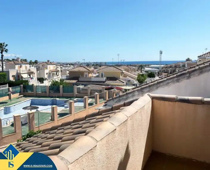 Casa aparellada amb piscina en venda a Los Balcones - Los Altos, imagen 5