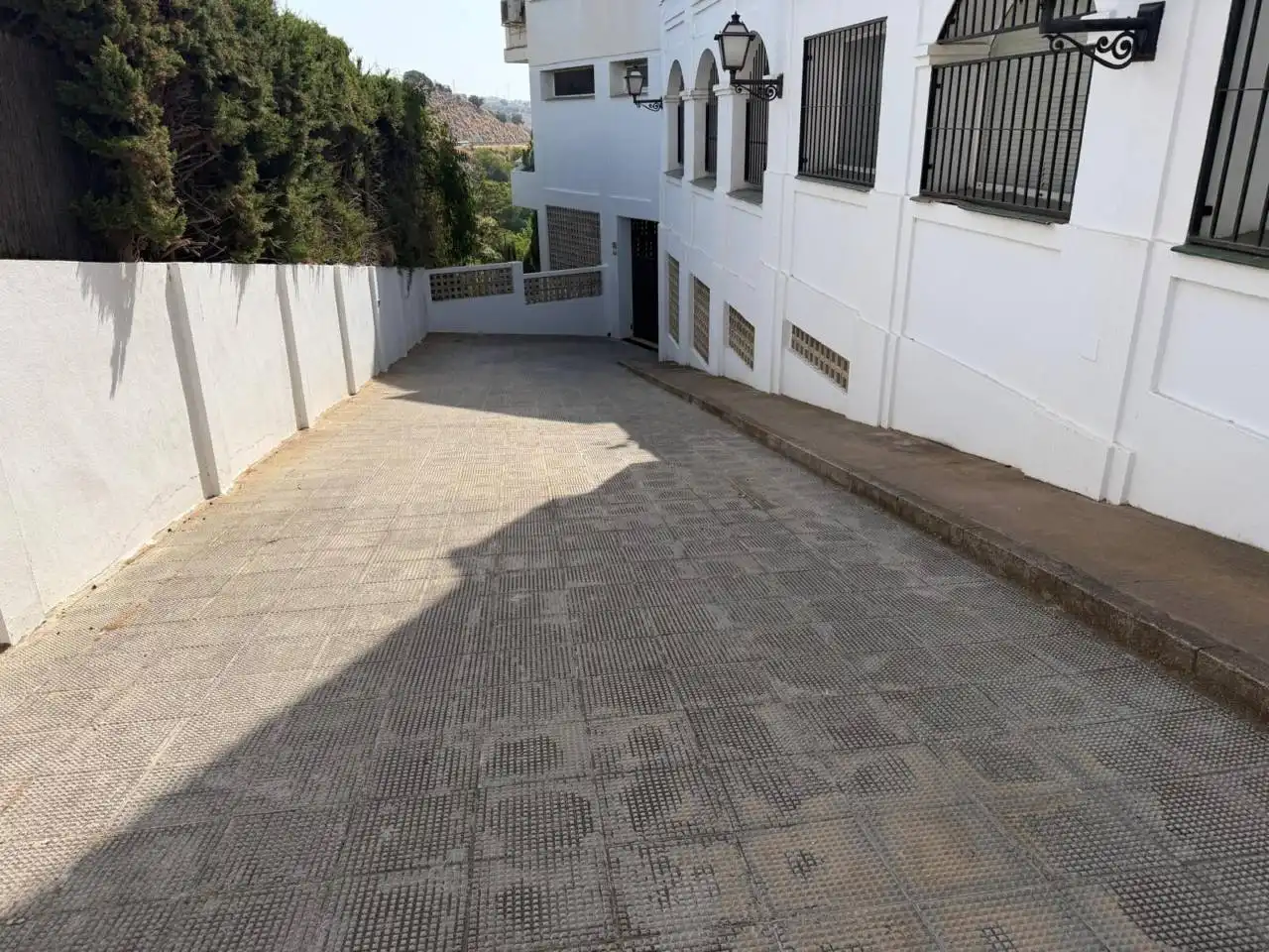Außenansicht von Garage zum Verkauf in Rincón de la Victoria