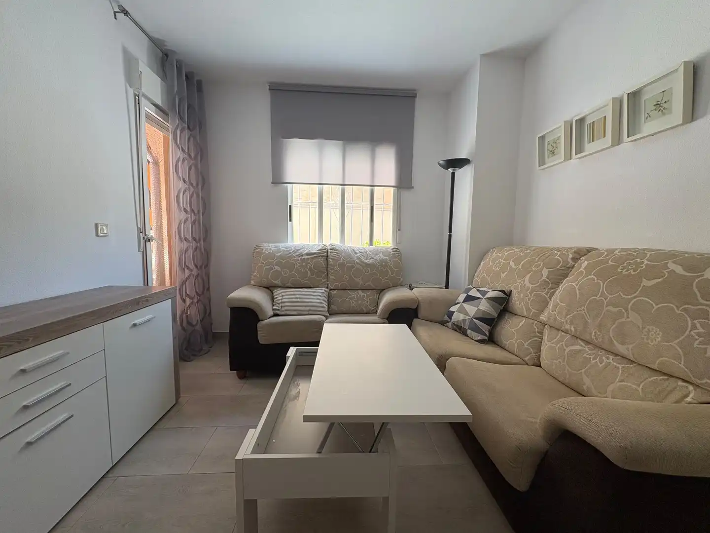 Sala d'estar de Pis de lloguer en Guardamar del Segura amb Aire condicionat, Calefacció i Terrassa