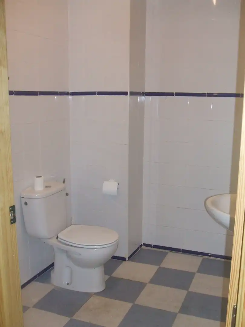 Local comercial en venda a Linarejos, imagen 2