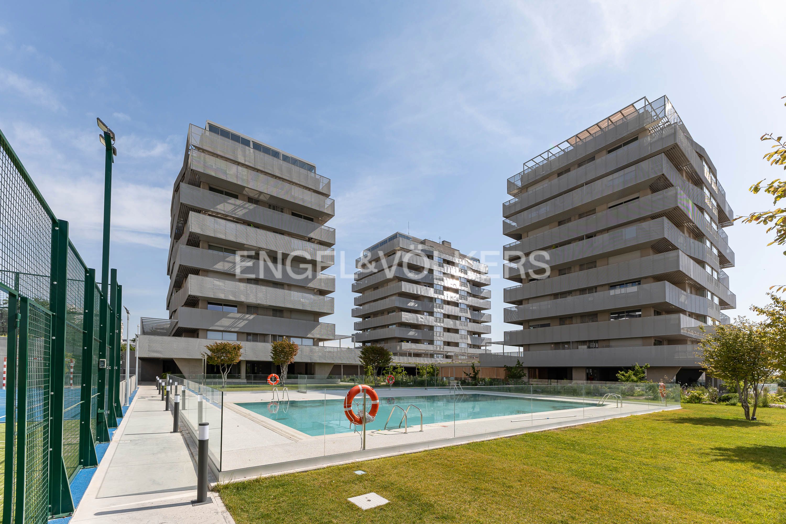Vista exterior de Àtic de lloguer en  Madrid Capital amb Aire condicionat, Calefacció i Terrassa