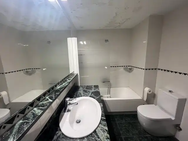 Baño de Piso de alquiler en Barcelona con Aire acondicionado, Calefacción y Parquet