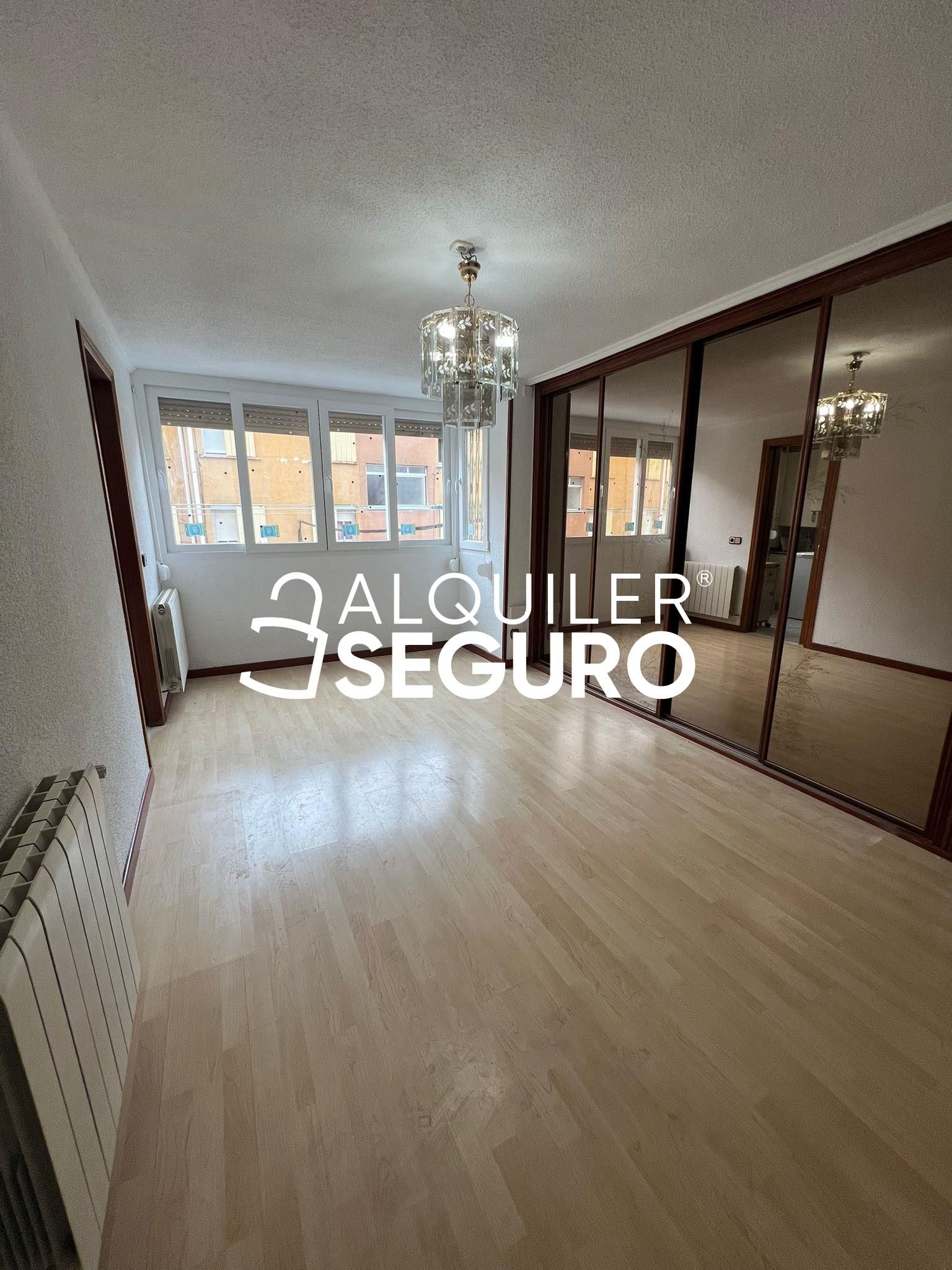 Dormitori de Pis de lloguer en  Madrid Capital amb Calefacció i Moblat