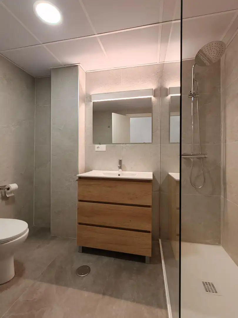 Baño de Piso de alquiler en Benalúa - Babel