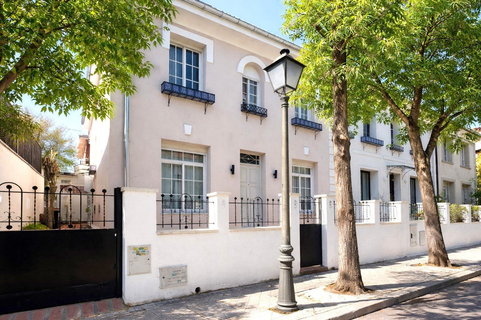 Vista exterior de Casa o xalet de lloguer en  Madrid Capital amb Aire condicionat, Calefacció i Terrassa