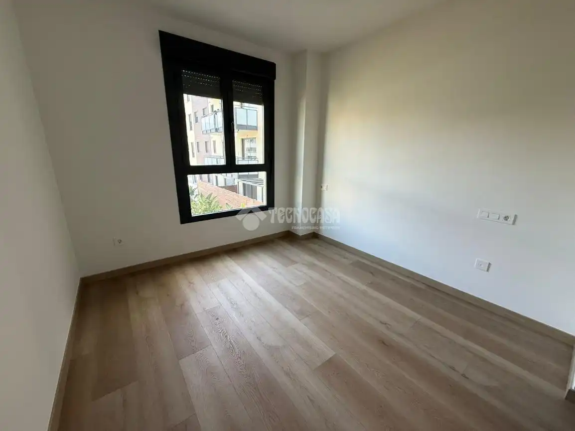 Schlafzimmer von Wohnung zur Miete in Camas mit Terrasse und Abstellraum