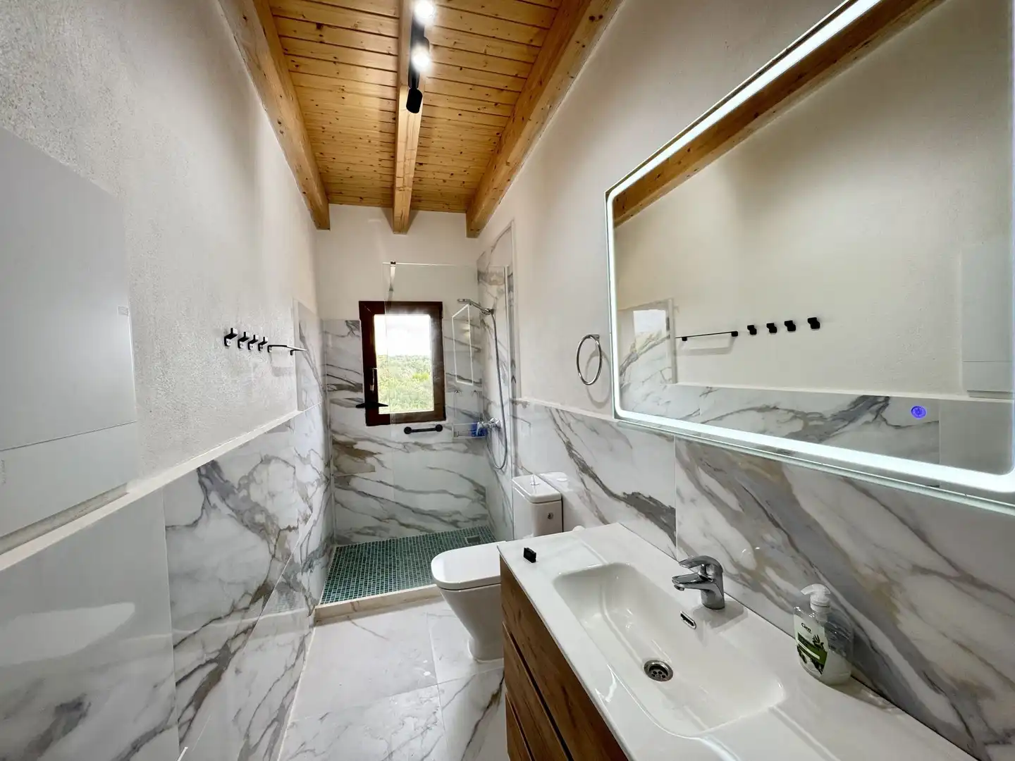 Baño de Finca rústica de alquiler en Ses Salines con Aire acondicionado, Calefacción y Jardín privado