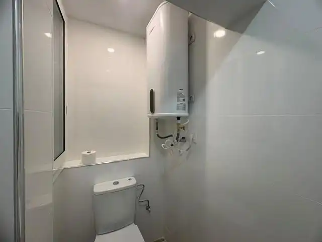 Bathroom of Flat for sale in Barcelona