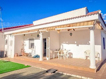 Casa amb piscina en venda a Periurbano Oeste - Sierra