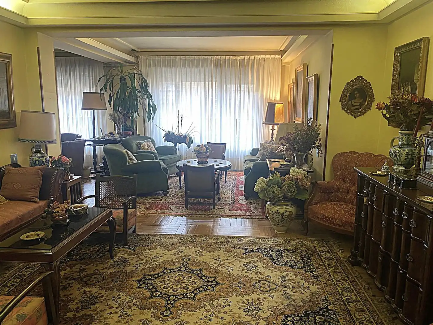 Sala d'estar de Pis en venda en Oviedo  amb Calefacció, Terrassa i Traster