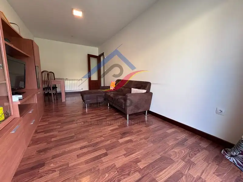 Sala de estar de Piso de alquiler en Miengo con Calefacción, Jardín privado y Amueblado