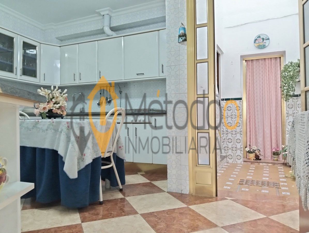 Kitchen of Single-family semi-detached for sale in  Sevilla Capital  with Air Conditioner, Heating and Terrace