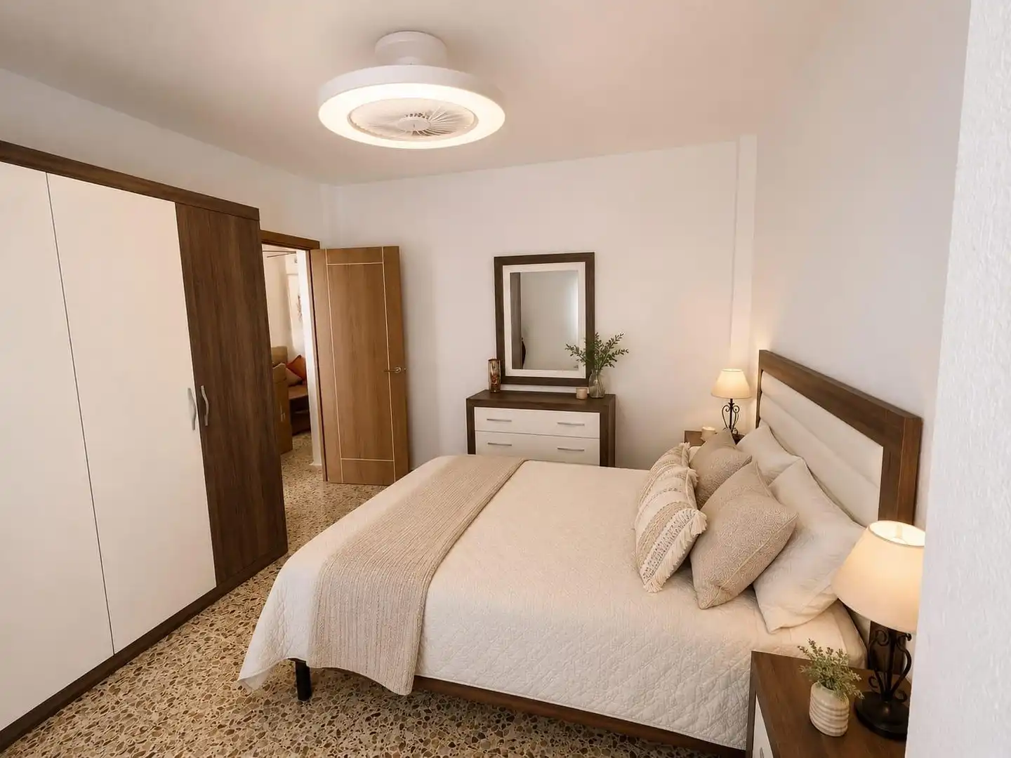 Bedroom of Apartments for rent in Almería