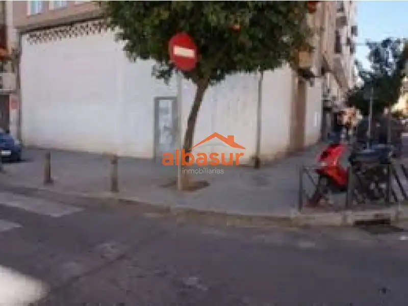 Business premises for sale in Calle Antonio Maura 12