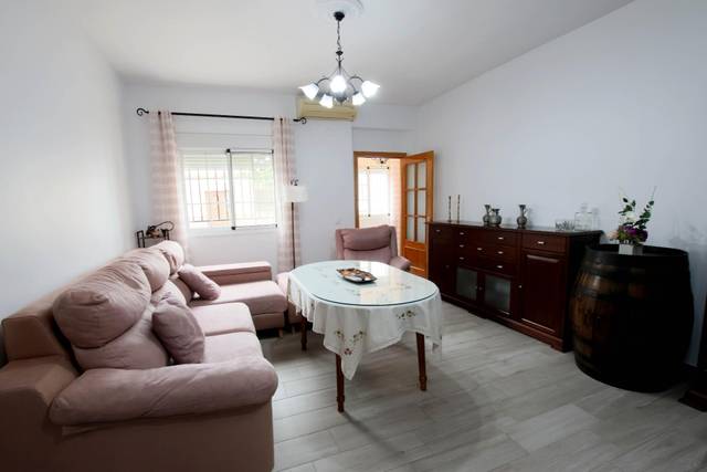 Casa-chalet en Venta en Calle Ronda Norte en Valdelacalzada