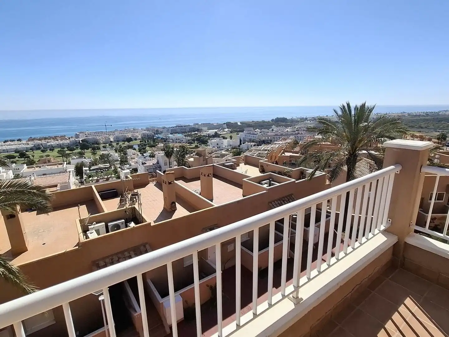 Vista exterior de Àtic en venda en Mojácar amb Aire condicionat, Terrassa i Piscina
