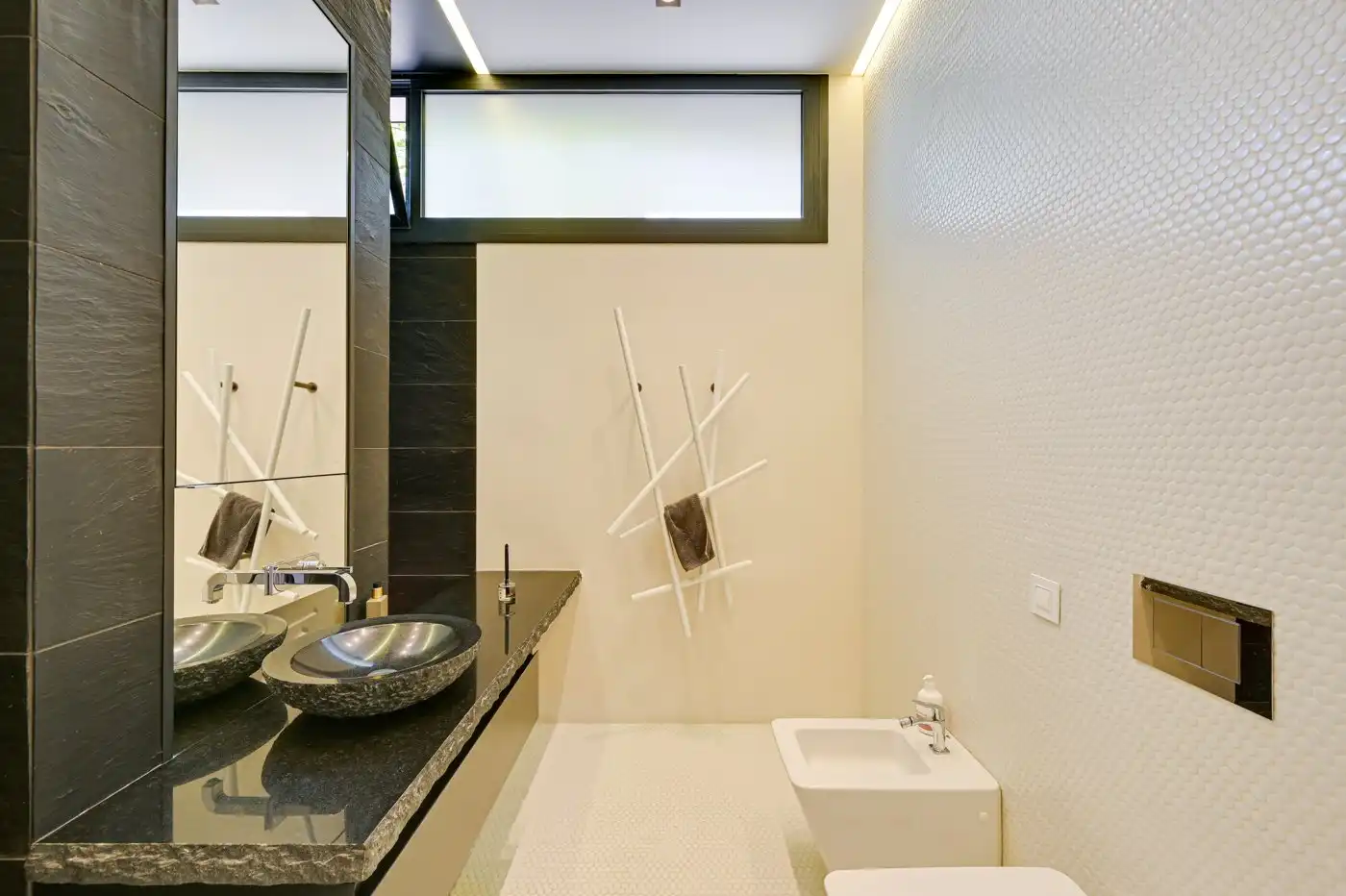 Badezimmer von Haus oder Chalet zum Verkauf in Lloret de Mar mit Klimaanlage, Heizung und Privatgarten