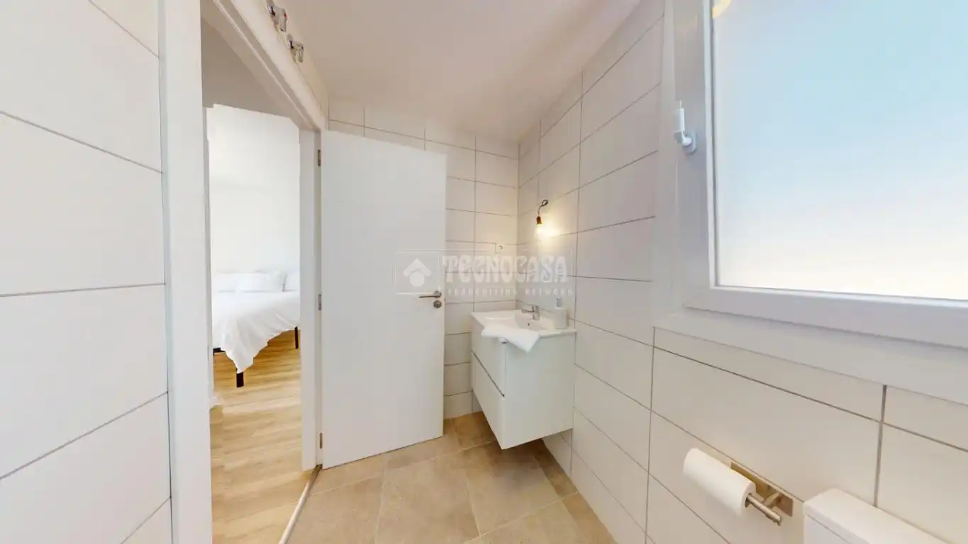 Badezimmer von Wohnung zum Verkauf in Villanueva de la Torre mit Parkett, Terrasse und Möbliert