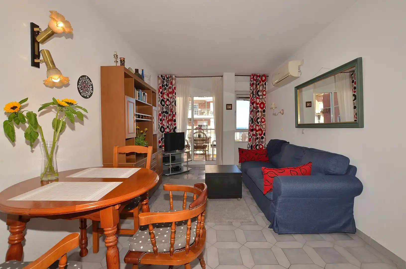 Sala de estar de Apartamento en venta en Benalmádena con Aire acondicionado, Terraza y Amueblado