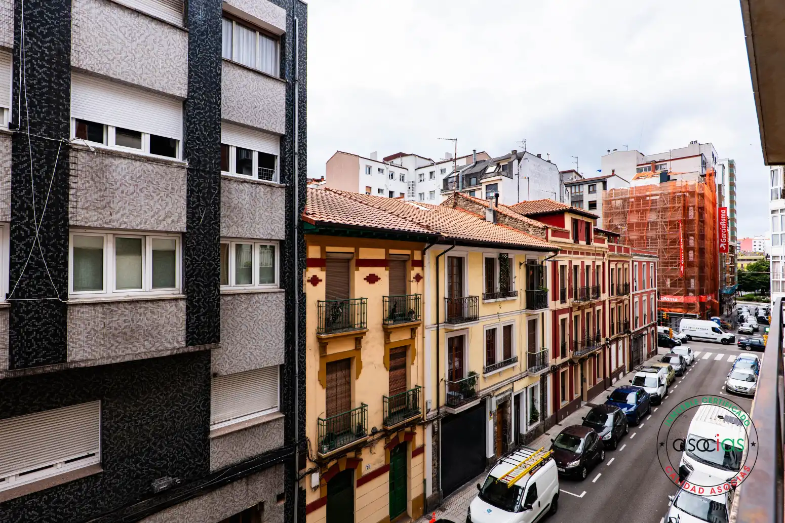 Vista exterior de Pis en venda en Gijón  amb Calefacció, Parquet i Traster