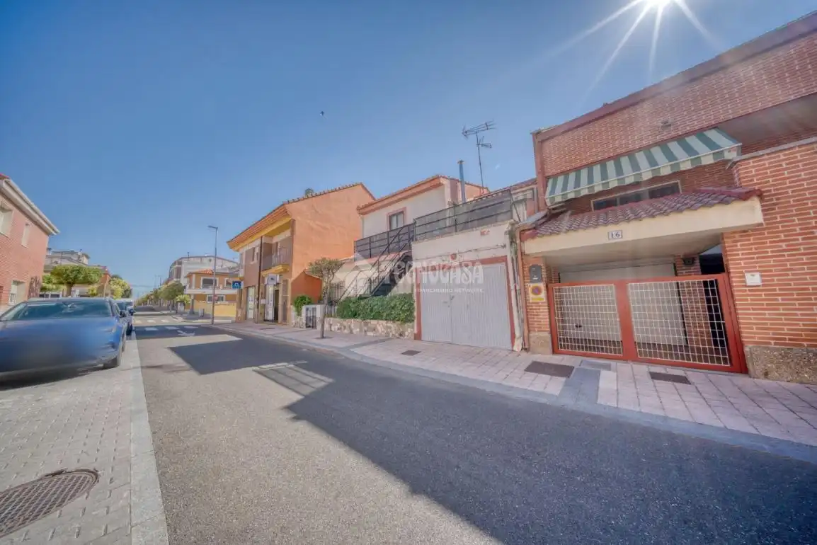Vista exterior de Casa o xalet en venda en Arroyo de la Encomienda amb Terrassa i Traster