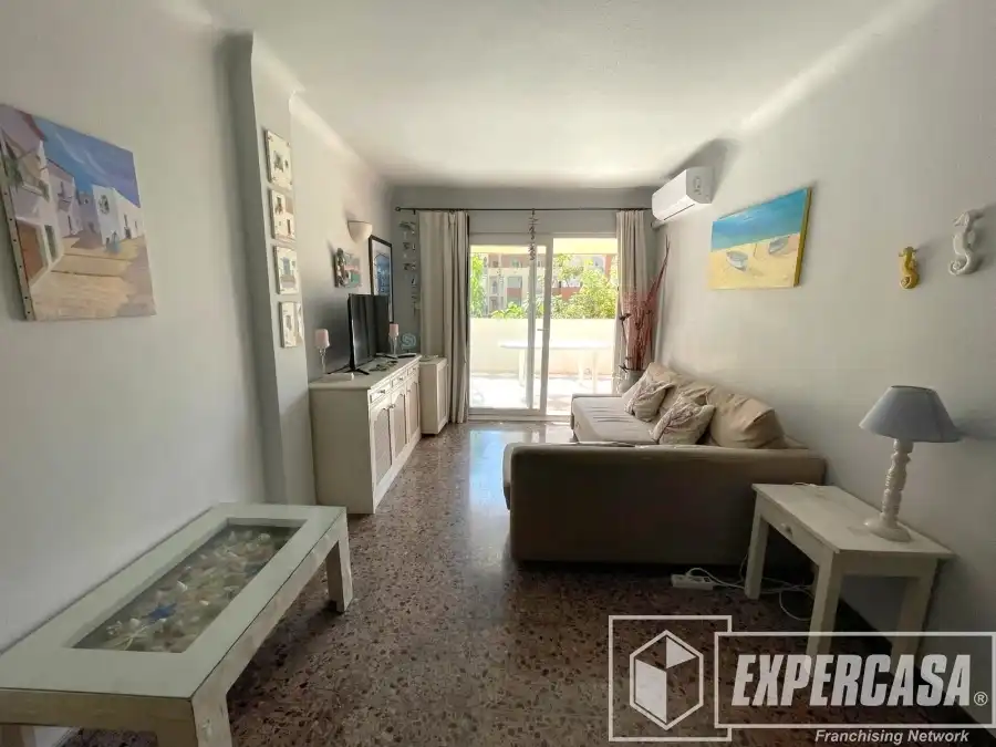 Sala d'estar de Apartament de lloguer en Santa Eulària des Riu amb Aire condicionat i Terrassa