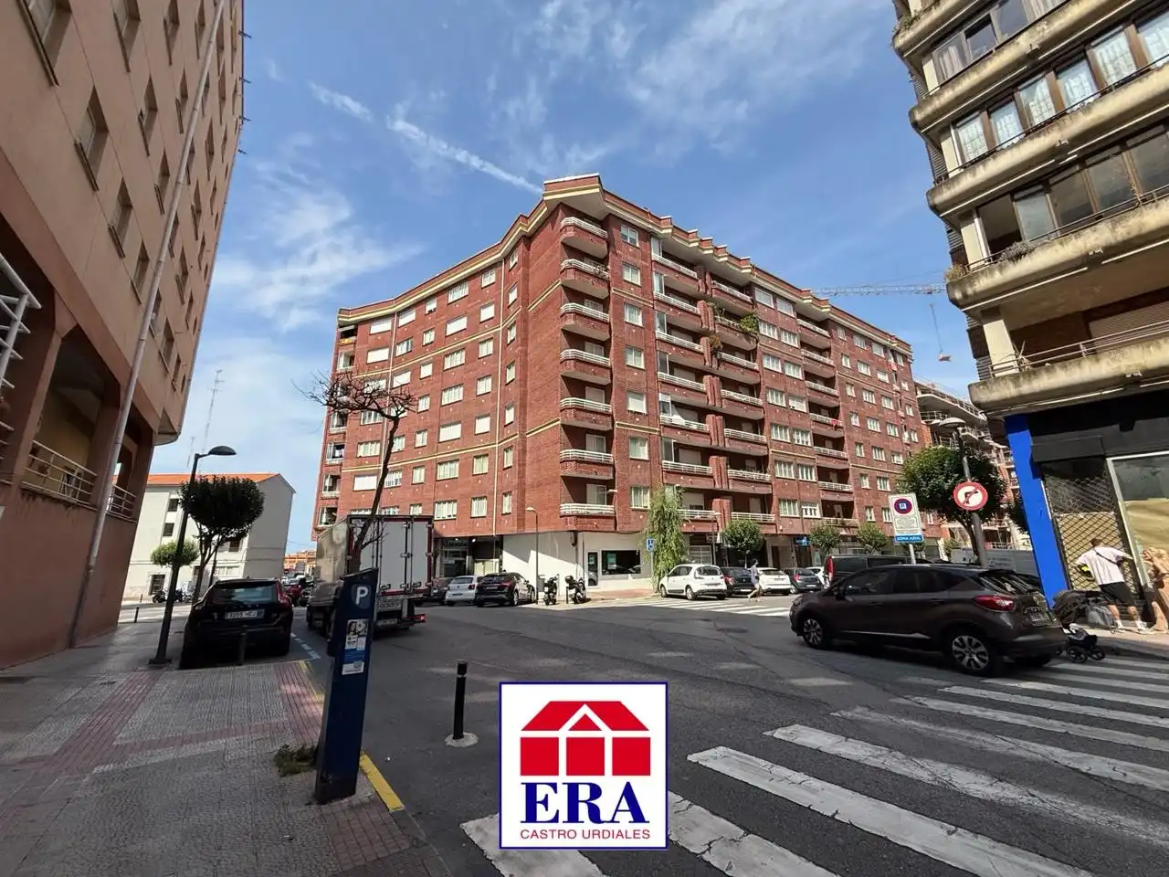 Vista exterior de Piso en venta en Castro-Urdiales con Calefacción, Parquet y Balcón
