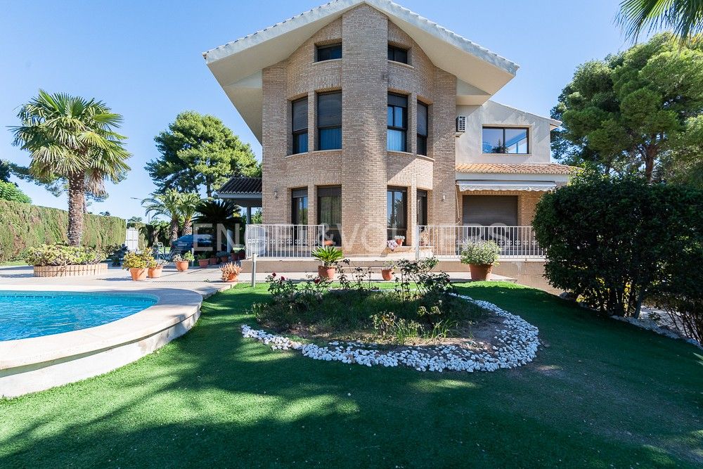 Exterior view of House or chalet for sale in Torrent  with Air Conditioner, Heating and Private garden