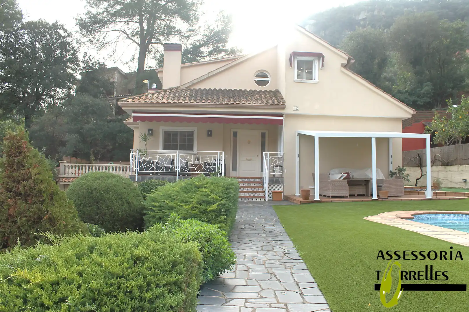 Außenansicht von Haus oder Chalet zum Verkauf in Torrelles de Llobregat mit Heizung, Privatgarten und Parkett