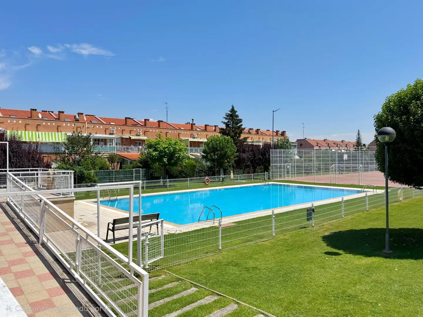 Piscina de Casa adosada en venta en Lardero con Aire acondicionado, Calefacción y Jardín privado