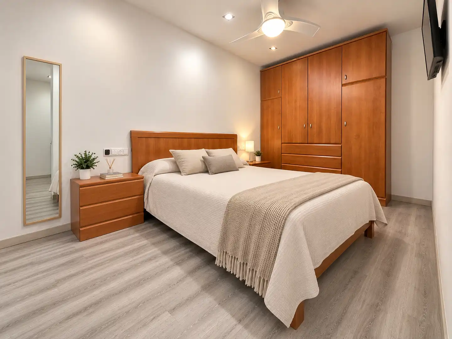 Schlafzimmer von Erdgeschoss zum Verkauf in Badalona mit Klimaanlage und Heizung